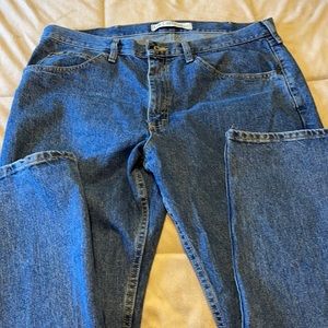 Men’s Lee jeans.